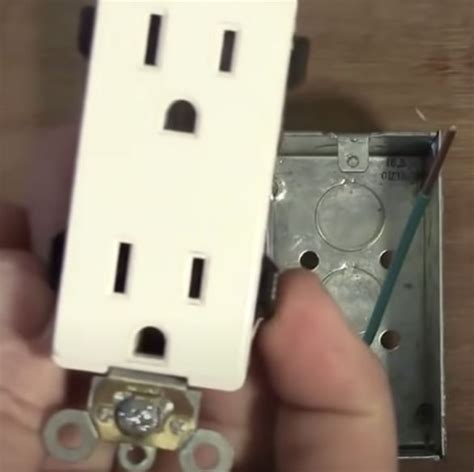 what are self grounding outlets